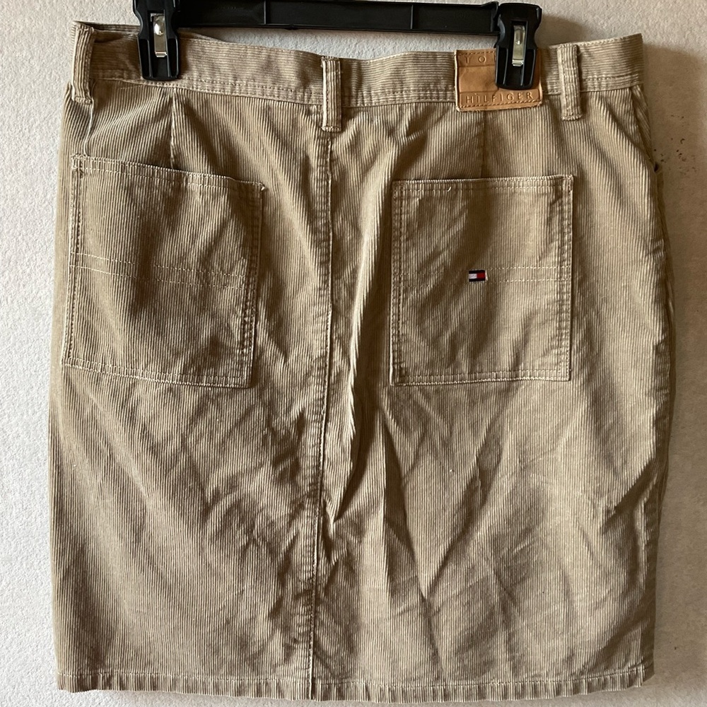 Tommy Hilfiger skirt. Corduroy. Mini. Beige. Size 12. - Picture 3 of 6